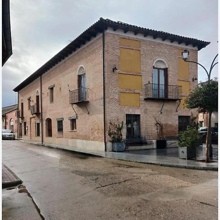 Hotel Restaurante Dona Elvira Nava del Rey Dış mekan fotoğraf