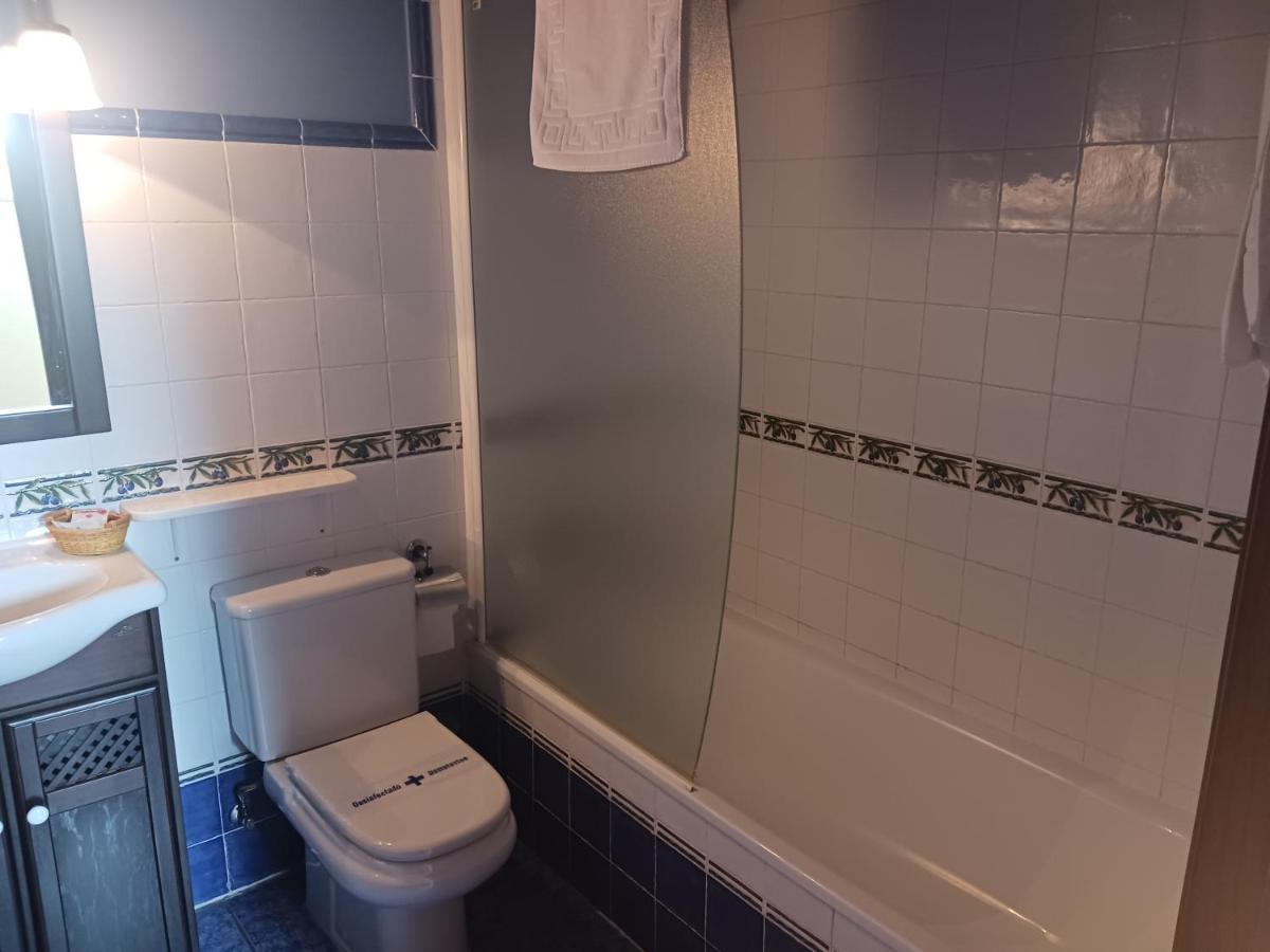 Hotel Restaurante Dona Elvira Nava del Rey Dış mekan fotoğraf