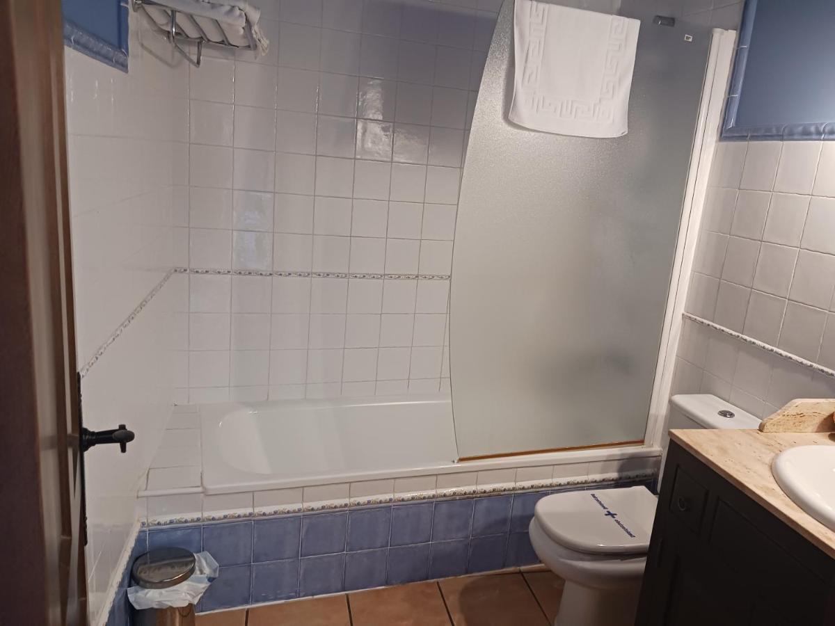 Hotel Restaurante Dona Elvira Nava del Rey Dış mekan fotoğraf
