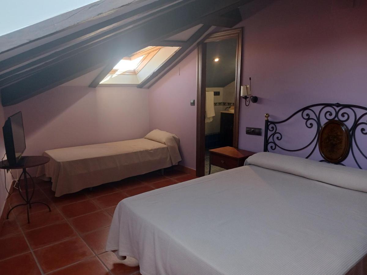 Hotel Restaurante Dona Elvira Nava del Rey Dış mekan fotoğraf