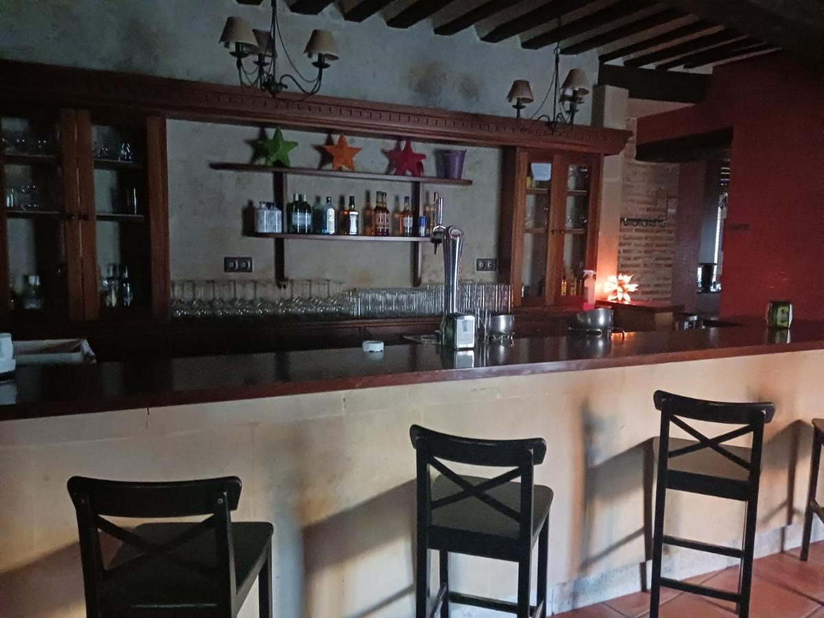 Hotel Restaurante Dona Elvira Nava del Rey Dış mekan fotoğraf