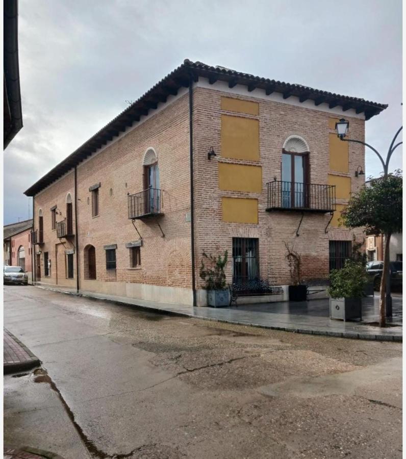 Hotel Restaurante Dona Elvira Nava del Rey Dış mekan fotoğraf