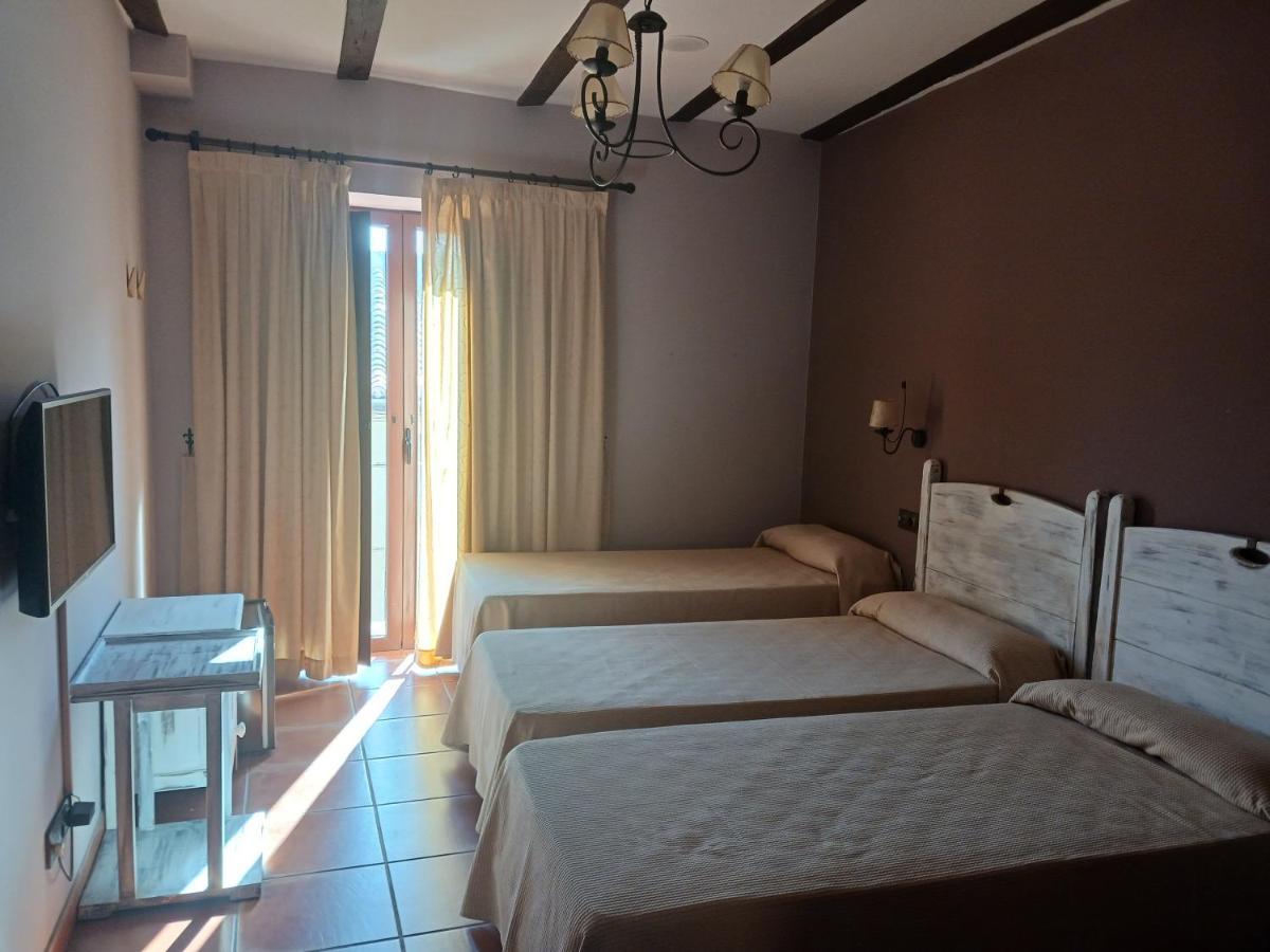 Hotel Restaurante Dona Elvira Nava del Rey Dış mekan fotoğraf